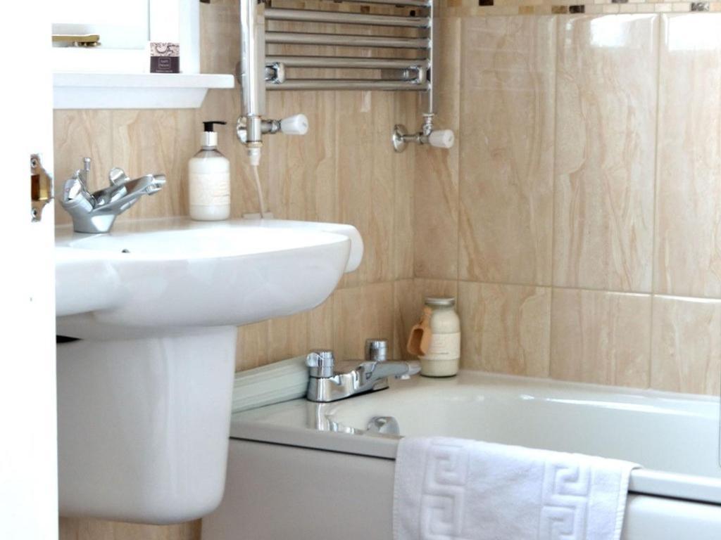 Sonata Guest House (Adults Only) Kendal Eksteriør billede